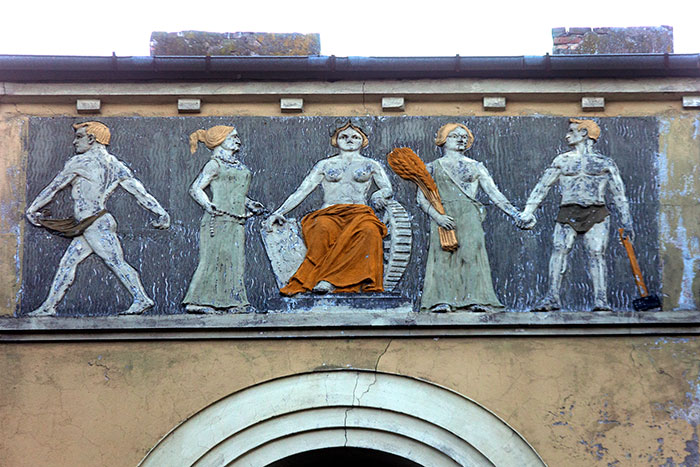 Fresque soviétique aux femmes ouvrières -  © Norbert Pousseur