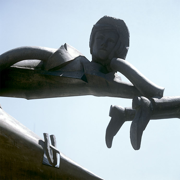 Femme se reposant sur les jambes d'un homme-  © Norbert Pousseur