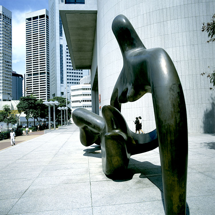 Statue de Femme au caractère symbolique minimal-  © Norbert Pousseur