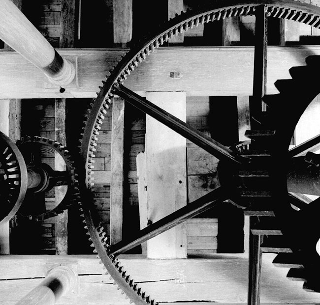 Grande roue mécanique de moulin à eau -  © Norbert Pousseur