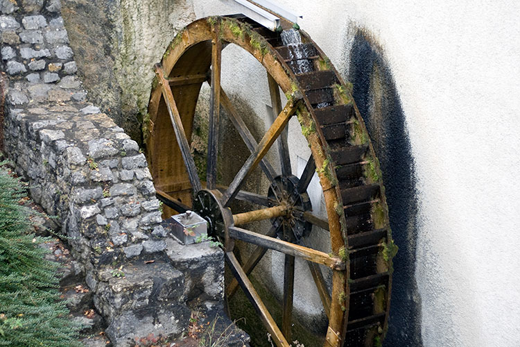 Roue motrice de moulin à eau -  © Norbert Pousseur
