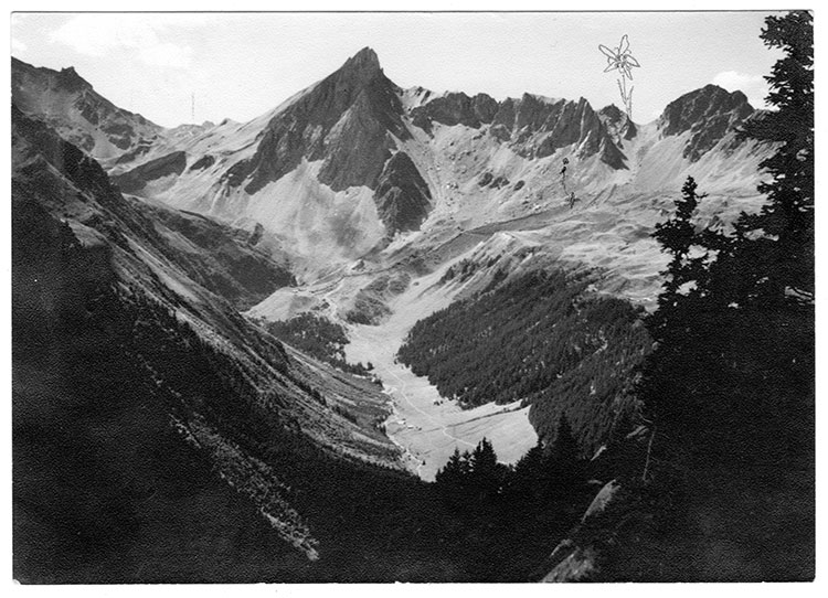 Les Roches Franches aux Contamines ave le dessin d'édelweiss, par Samivel - © Philippe Giet pour la carte postale Les Roches Franches aux Contamines ave le dessin d'édelweiss, par Samivel - © Philippe Giet pour la carte postale