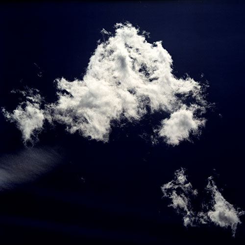 Ciel noir, nuages blanc -  © Norbert Pousseur