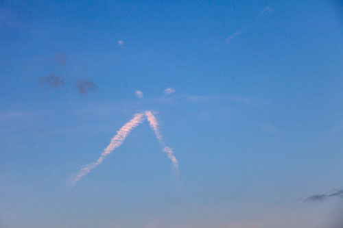 Traces d'avions dans le cile -  © Norbert Pousseur