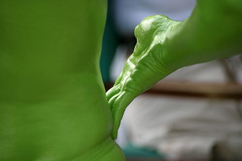 Geste sûr d'une main verte  -  © Norbert Pousseur
